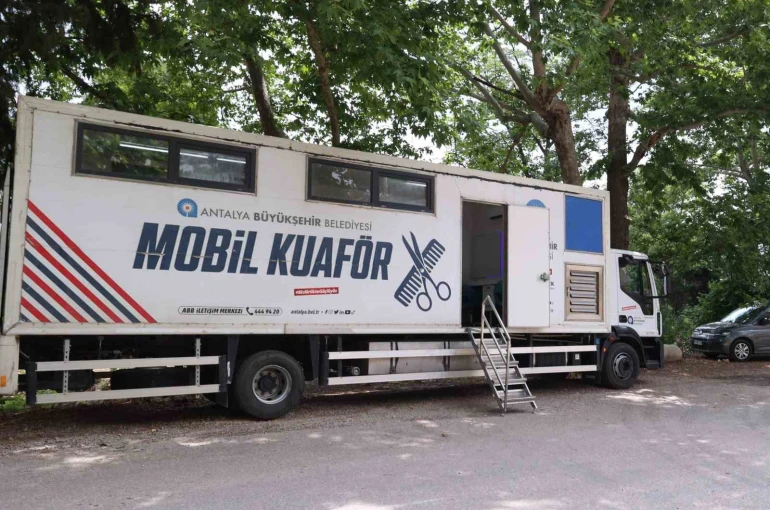 Antalya’da mobil kuaför tırı yaylalarda hizmet veriyor