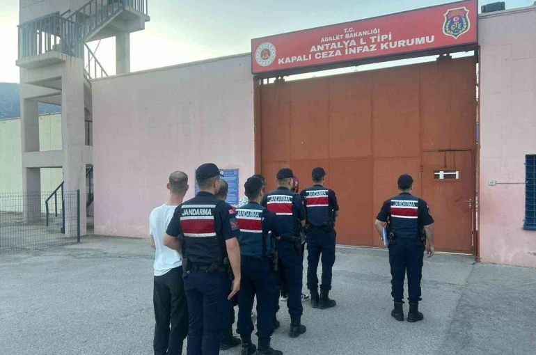 Antalya’da uyuşturucu operasyonunda 4 şüpheli tutuklandı