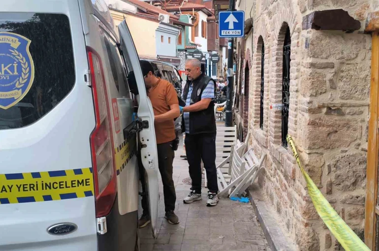 Antalya’da yaşayan Alman evinde ölü bulundu