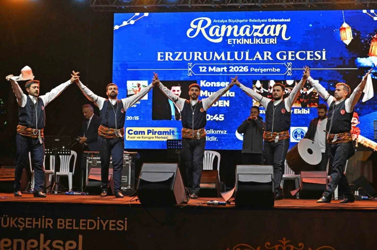 Antalya’daki Erzurumlular gecesinde türküler söylendi halaylar çekildi