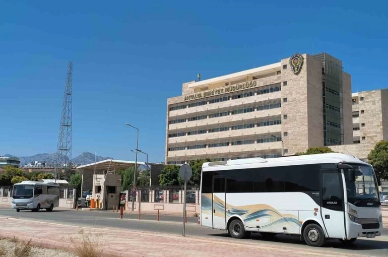 Antalya’daki ‘rüşvet’ soruşturmasında 14 şüpheli adliyeye sevk edildi