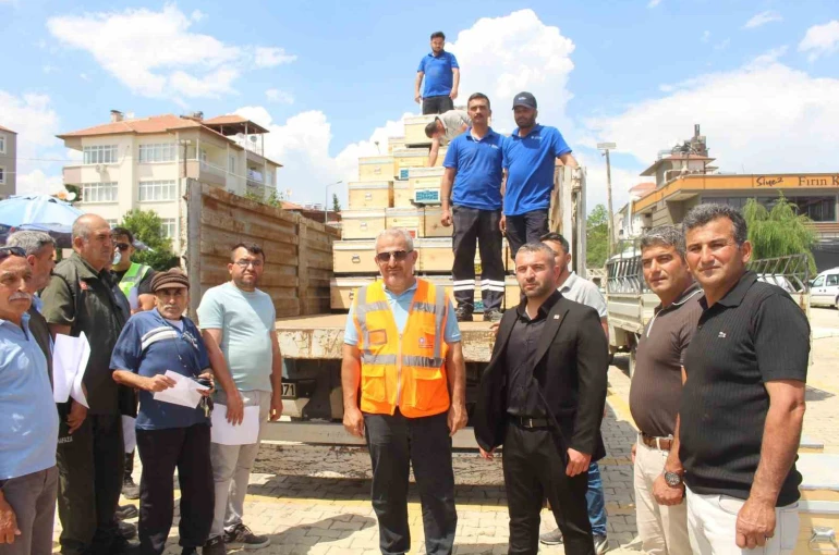 Antalya’nın dört bir yanına arı kovanı desteği