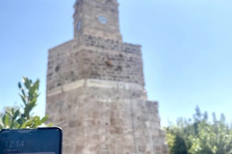 Antalya’nın simgesi Saat Kulesi’nin saati aylardır doğru zamanı göstermiyor