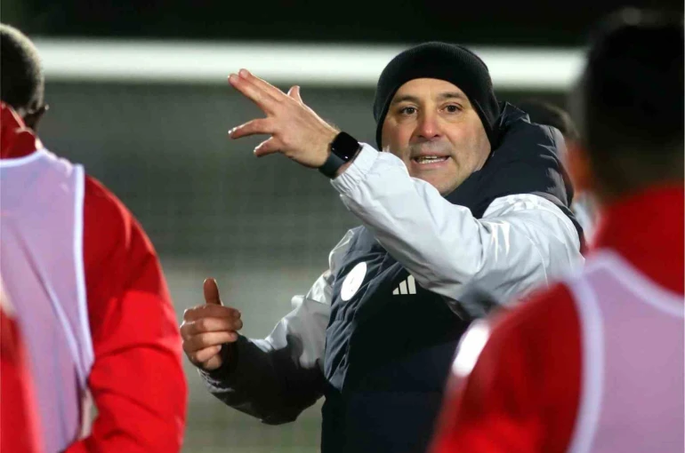Antalyaspor, Sami Uğurlu yönetiminde ilk antrenmanına çıktı