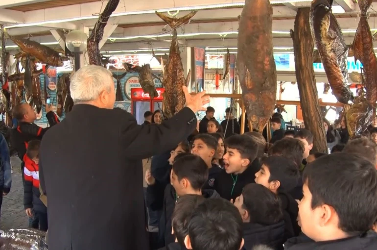 Ara tatile giren öğrencilerden, balık müzesi ziyareti