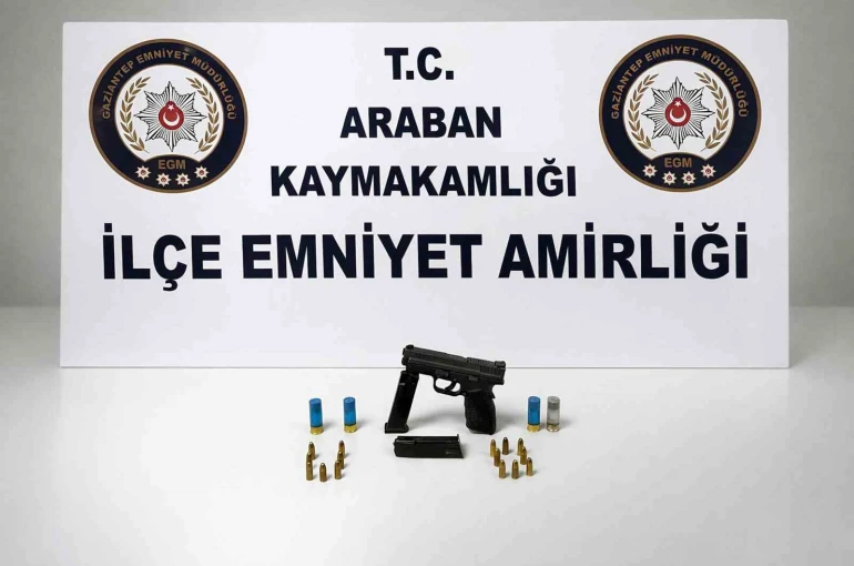 Araban’da şüpheli araçta ruhsatsız silah ele geçirildi: 1 gözaltı