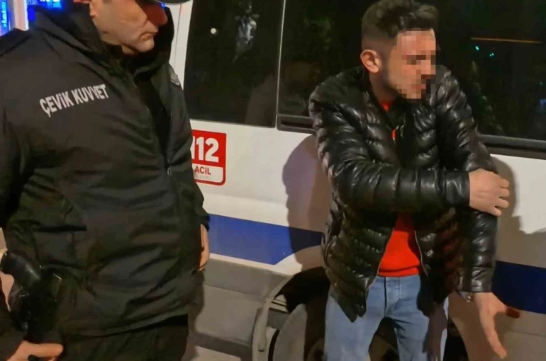 Arabanın içinde bıçaklandı, "Kaçmasaydım beni öldürürdü" dedi