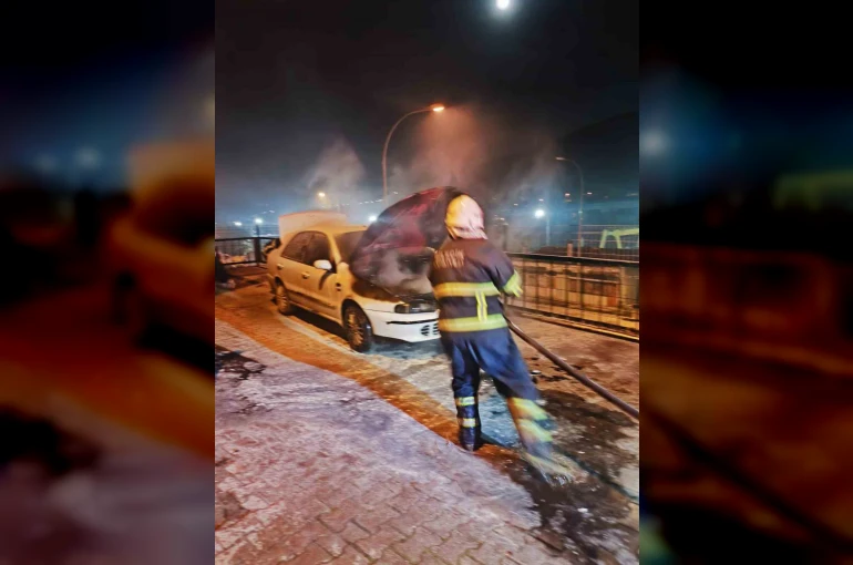 Araç yangını kısa sürede söndürüldü