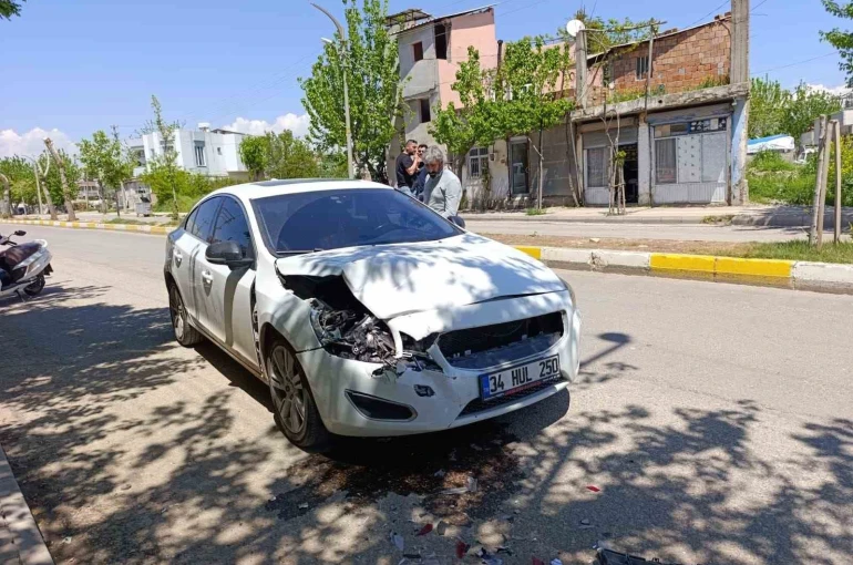 Aracın önünü keserek sürücüyü darp ettiler