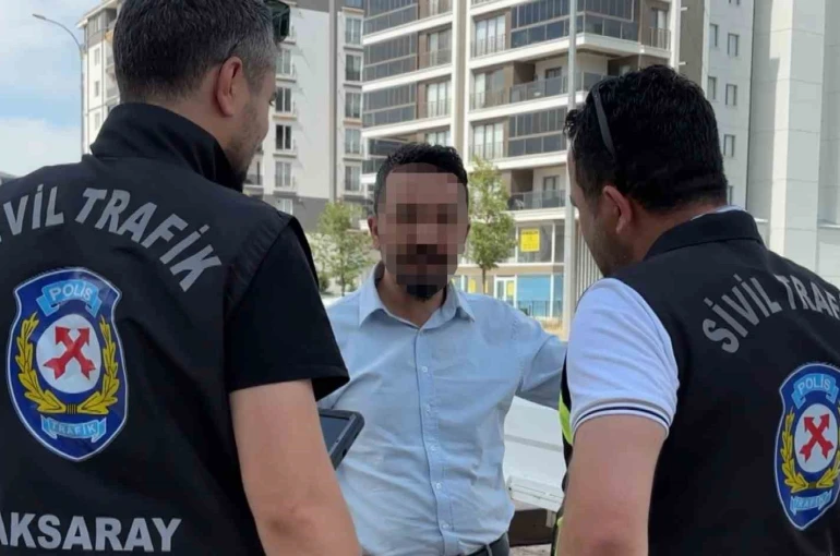 Aracına sahte plaka taktı, yakalanınca "işimiz acildi" dedi
