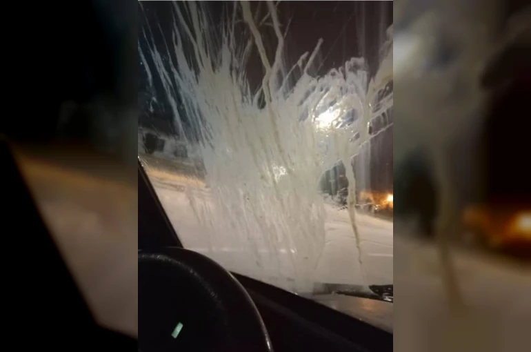 Araçlara ve binalara yumurta frlatan çocuklar vatandaşı rahatsız ediyor