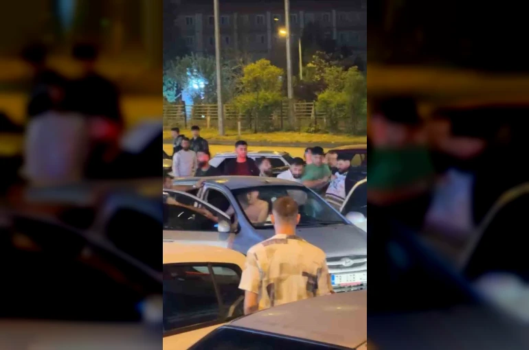 Araçtaki 2 kişiyi böyle darbettiler 