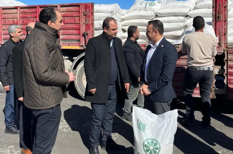 Arıcılara arı besleme şekeri dağıtıldı