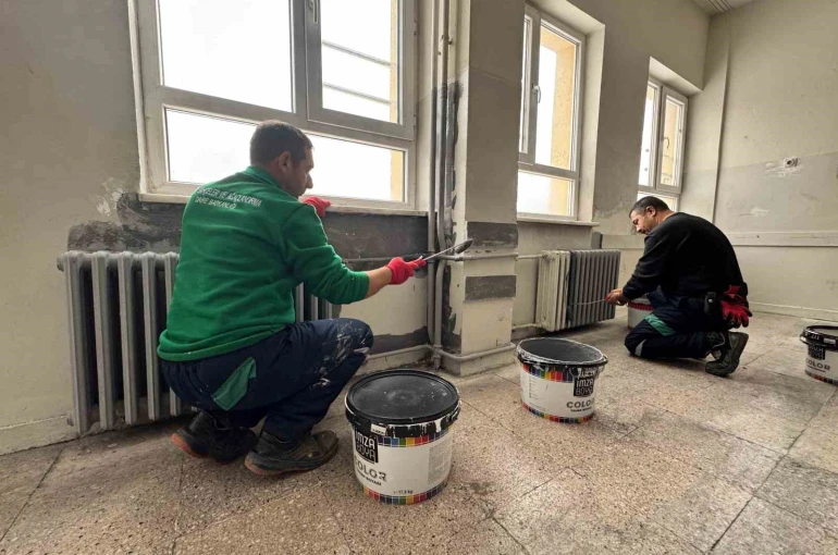Arif Molu Mesleki ve Teknik Anadolu Lisesi yeniden boyandı