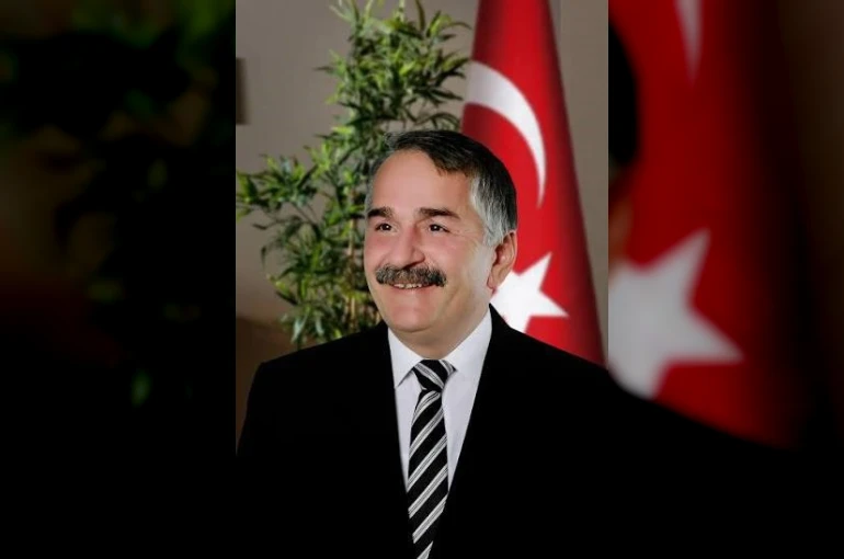 Arifiye Belediye Başkanı İsmail Karakullukçu, kalp krizi şüphesiyle hastaneye başvurdu