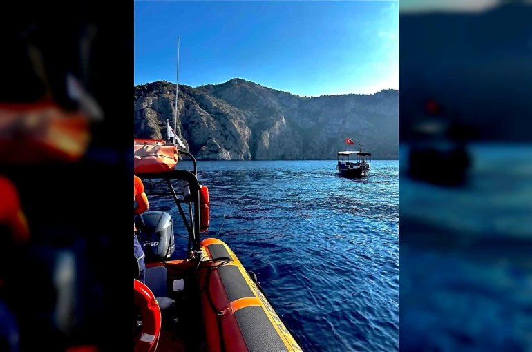 Arızalanan balıkçı teknesini Kıyı Emniyet ekipleri kurtardı