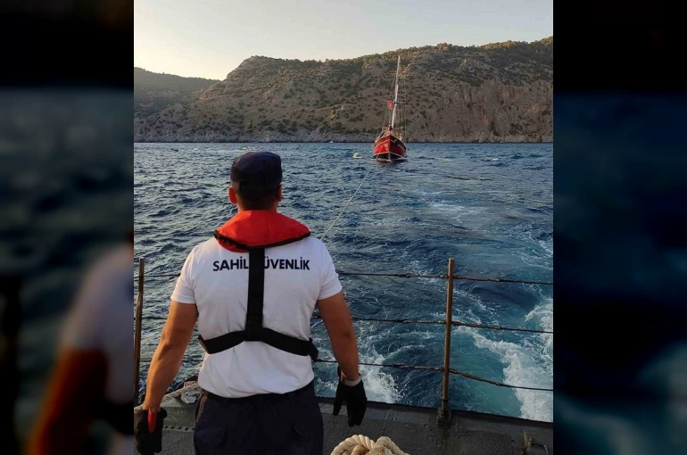Arızalanan yat, Sahil Güvenlik ekipleri tarafından kurtarıldı