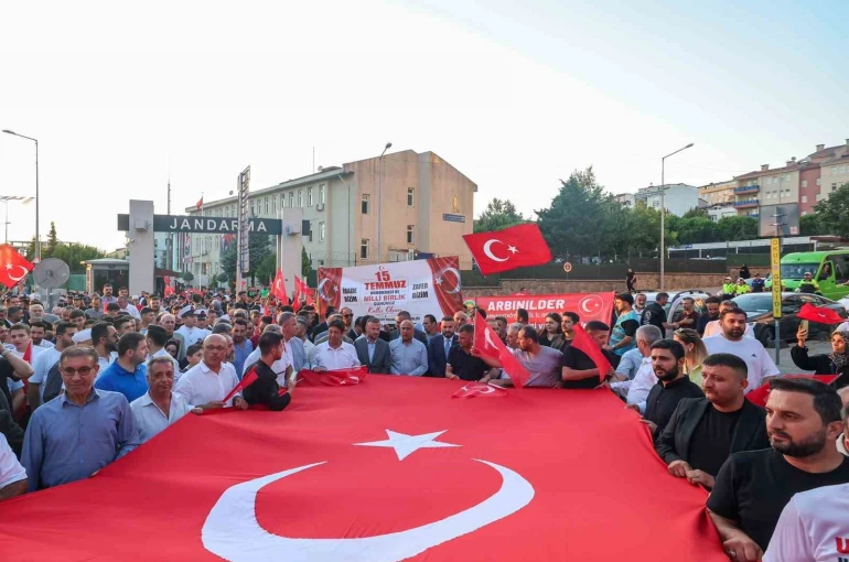 Arnavutköy’de 15 Temmuz’un 10’uncu yılı dolayısıyla yürüyüş korteji düzenlendi