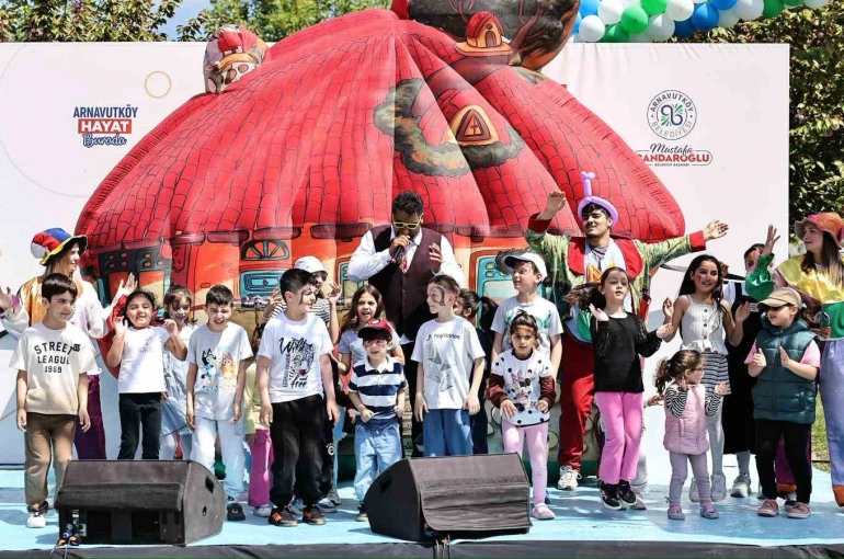 Arnavutköy’de Anneler Günü coşkusu