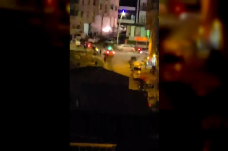 Arnavutköy’de elektrik kabloları patlayarak yandı