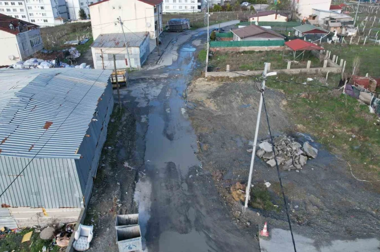 Arnavutköy’de İSKİ çalışması yarım kaldı: Mahalleli çileden çıktı