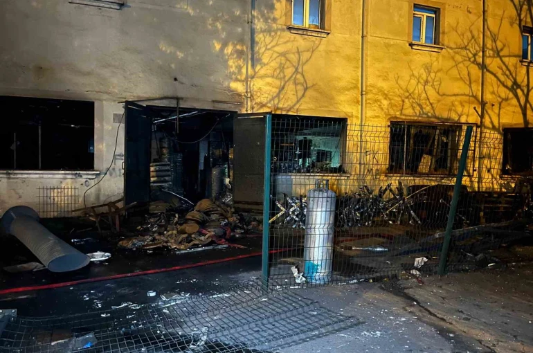 Arnavutköy’de metal fabrikasında sanayi tipi tüp patladı: 1’i ağır 3 işçi yaralandı