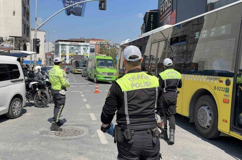 Arnavutköy’de Trafik Haftası’nda anlamlı uygulama: Ceza değil bilinçlendirme yapıldı 