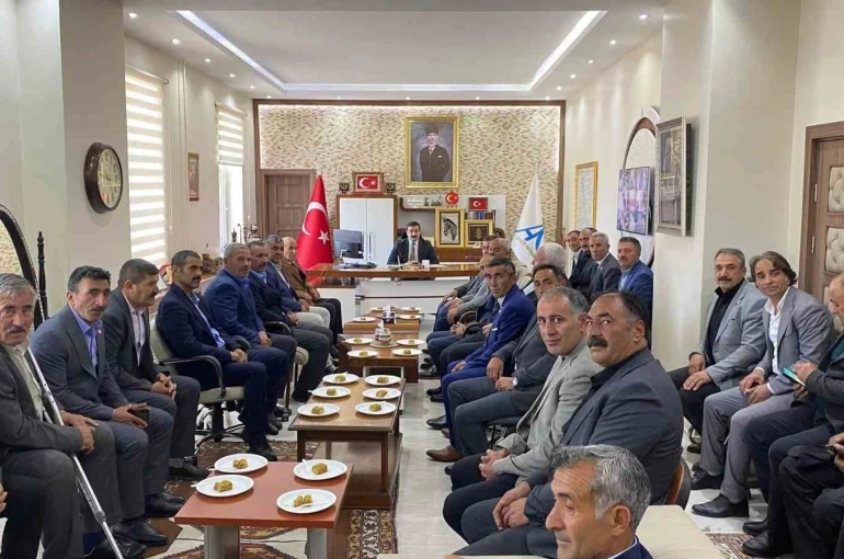 Arpaçay’da değerlendirme toplantısı: Kaymakam Akköz muhtarların taleplerini dinledi