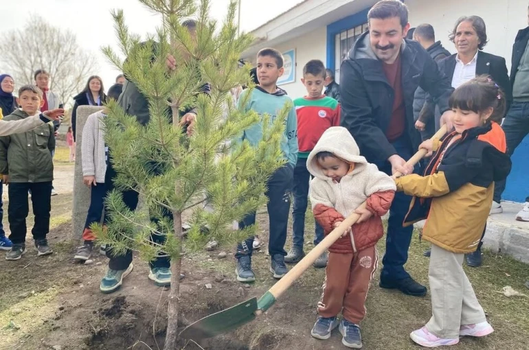 Arpaçay’da Milli Ağaçlandırma Günü’nde fidanlar toprakla buluştu