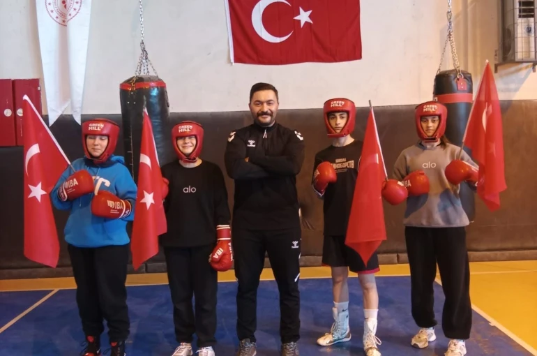 Arpalı’dan 4 sporcu Türkiye Boks Şampiyonası finallerine katılacak