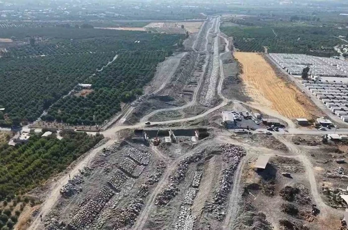 Arsuz’da Hacıahmetli ve Avcılar deresi ıslah ediliyor