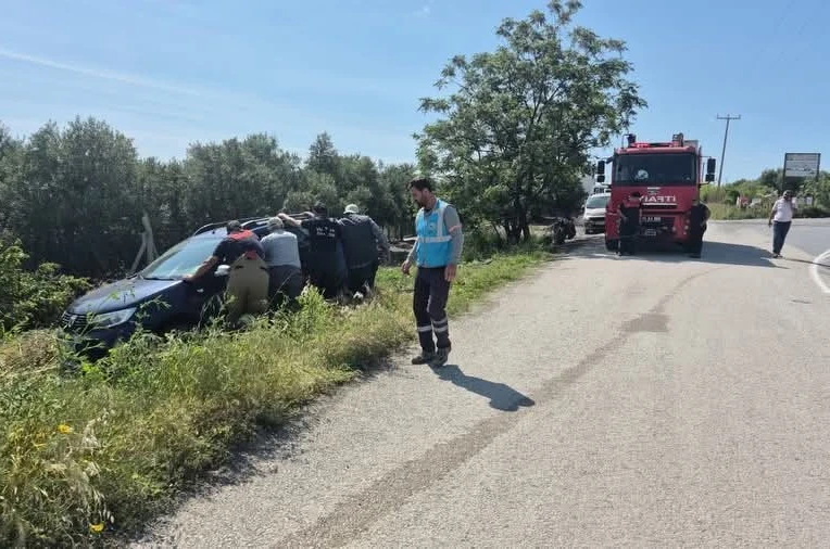 Arsuz’da şarampole devrilen otomobilin sürücüsü yaralandı