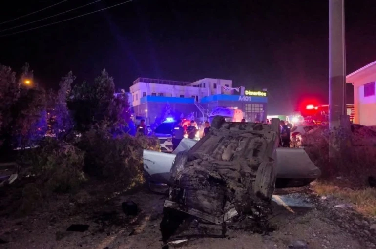 Arsuz’da takla atan otomobildeki 3 kişi yaralandı