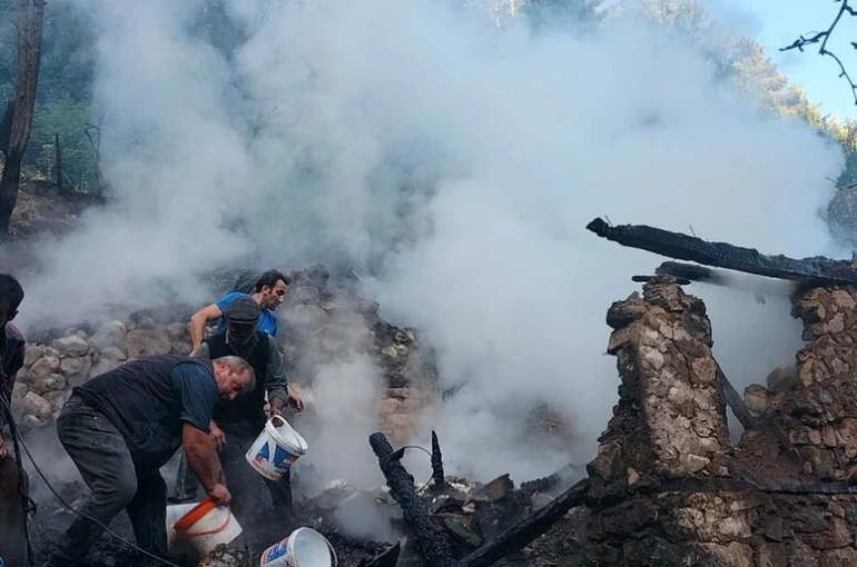 Artvin Yusufeli’de yangın: Ev, ahır ve samanlık kül oldu