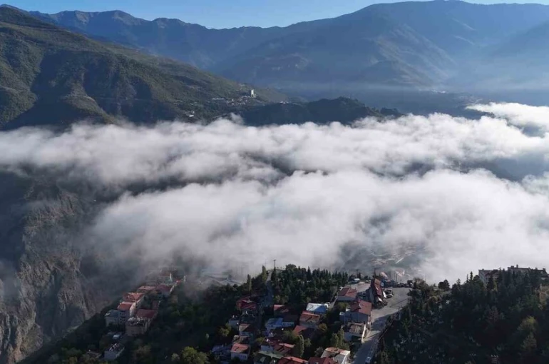 Artvin’de sis bulutları kartpostallık görüntüler oluşturdu