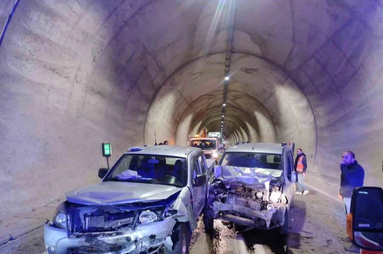 Artvin’de tünelde kaza: 7 yaralı