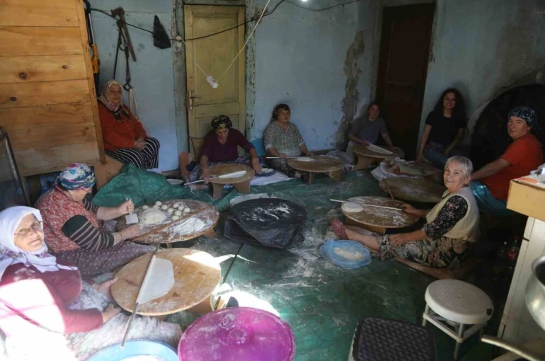 Artvinli kadınlar kışa imece usulüyle hazırlanıyor