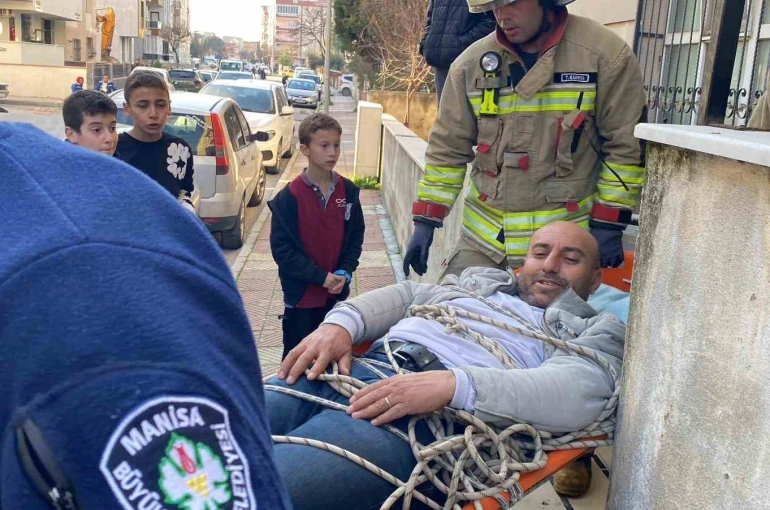 Asansör kulesinden düşen güvercin meraklısı yaralandı