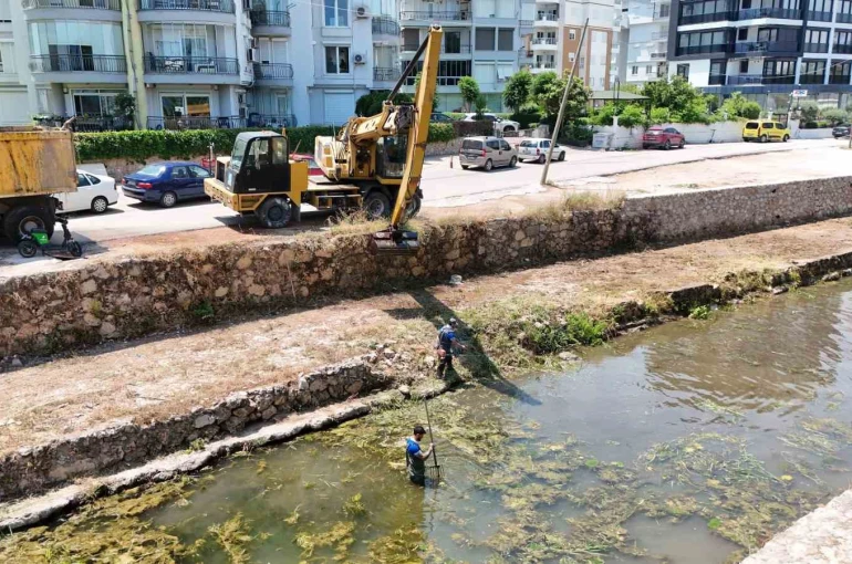 ASAT’tan Konyaaltı’nda kapsamlı kanal temizliği