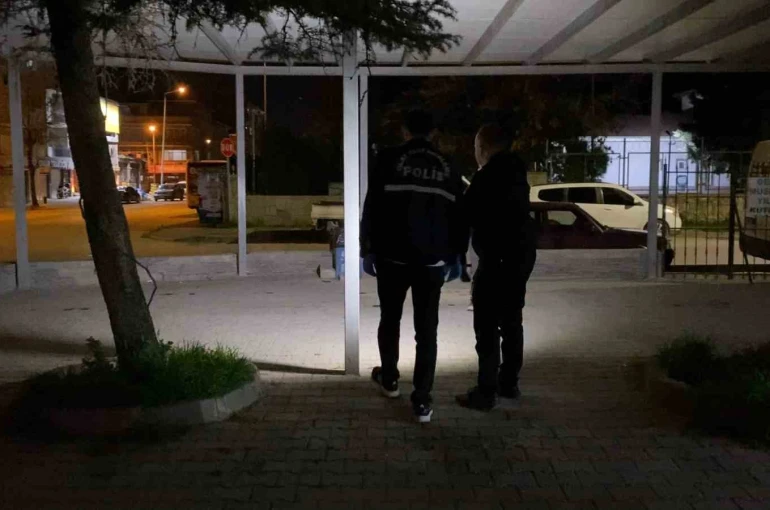 Aşk üçgeni bıçaklı kavgaya dönüştü: 2 yaralı
