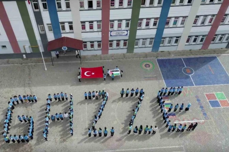 Aşkale’de ortaokul öğrencilerinden Gazze’ye duygusal destek