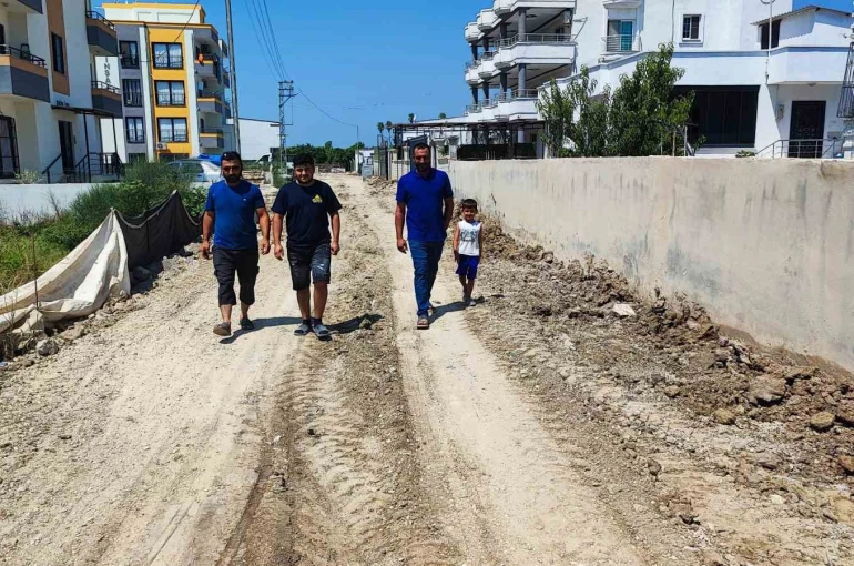 ASKİ yapmayınca, vatandaşlar kanalizasyon hattını kendi imkanlarıyla döşedi