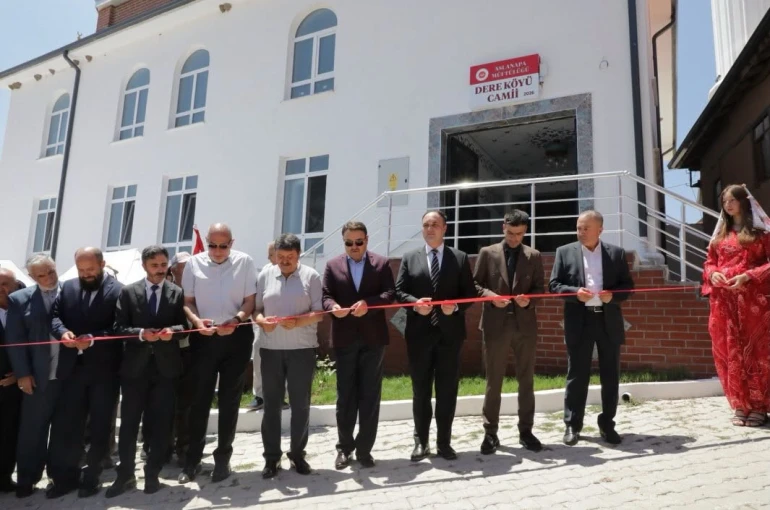 Aslanapa Dere köyü camii ibadete açıldı