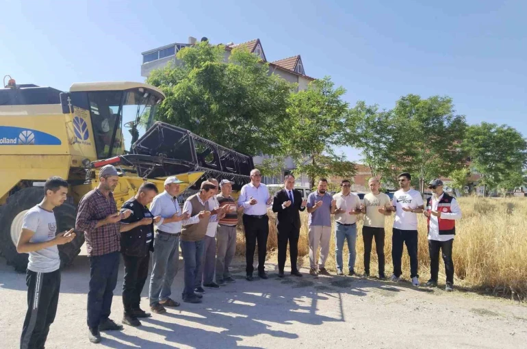 Aslanapa’da hububat hasadı dualarla başladı