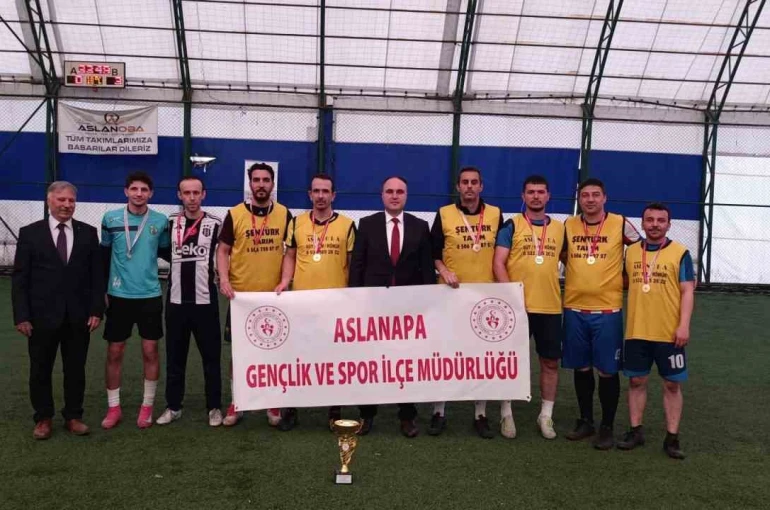 Aslanapa’da kurumlar arası futbol turnuvası tamamlandı