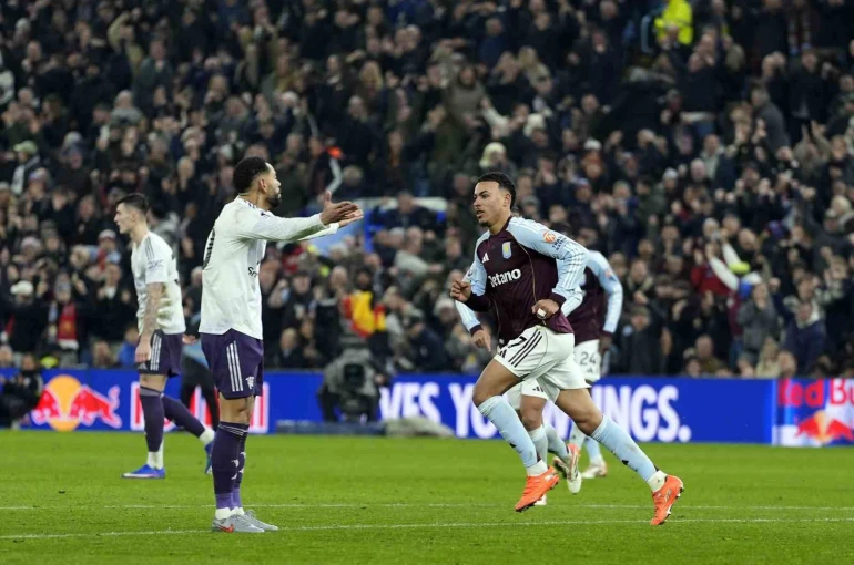Aston Villa, Manchester United’ı da devirdi