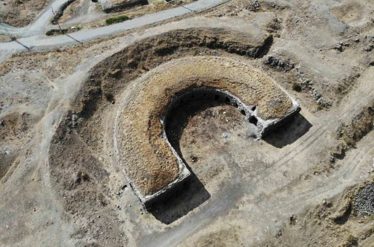 At nalı şeklindeki eşsiz tabya: Kars turizmine kazandırılmayı bekliyor