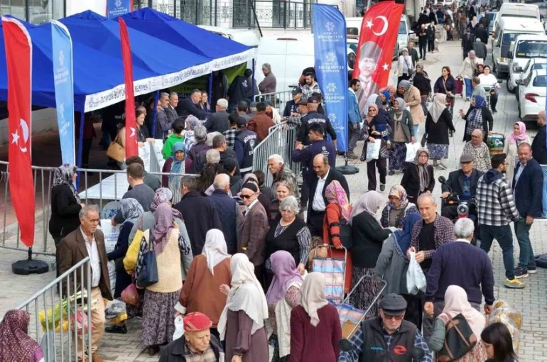 Ata tohumlarından üretilen fideler Aydınlılara ulaştırılıyor