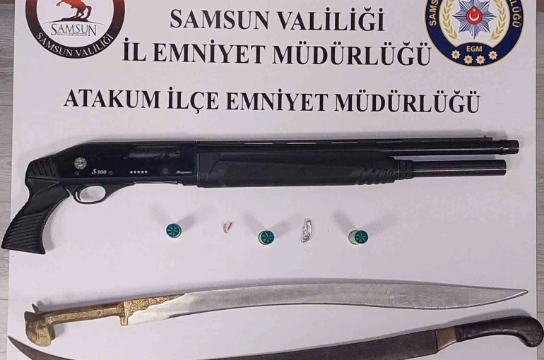 Atakum’da ruhsatsız silah ve kılıç ele geçirildi