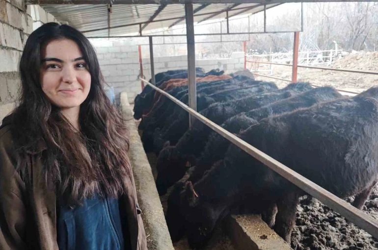 Atama beklerken hayvancılığa başladı